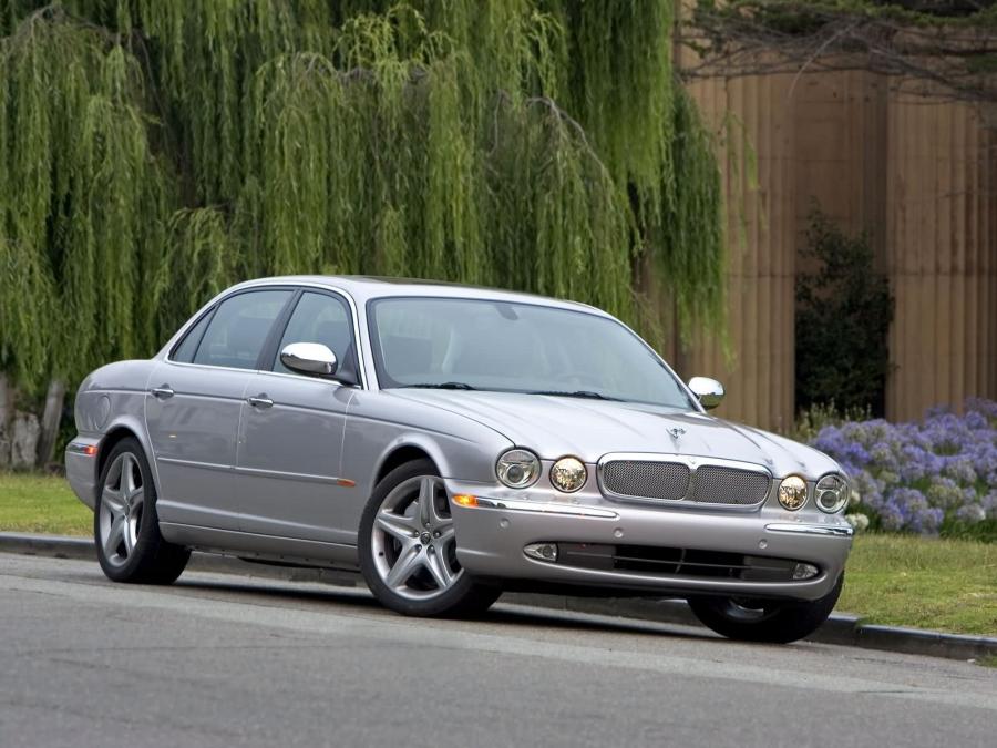  Jaguar XJ Super V8 2003 года  (фото 25 из 46)